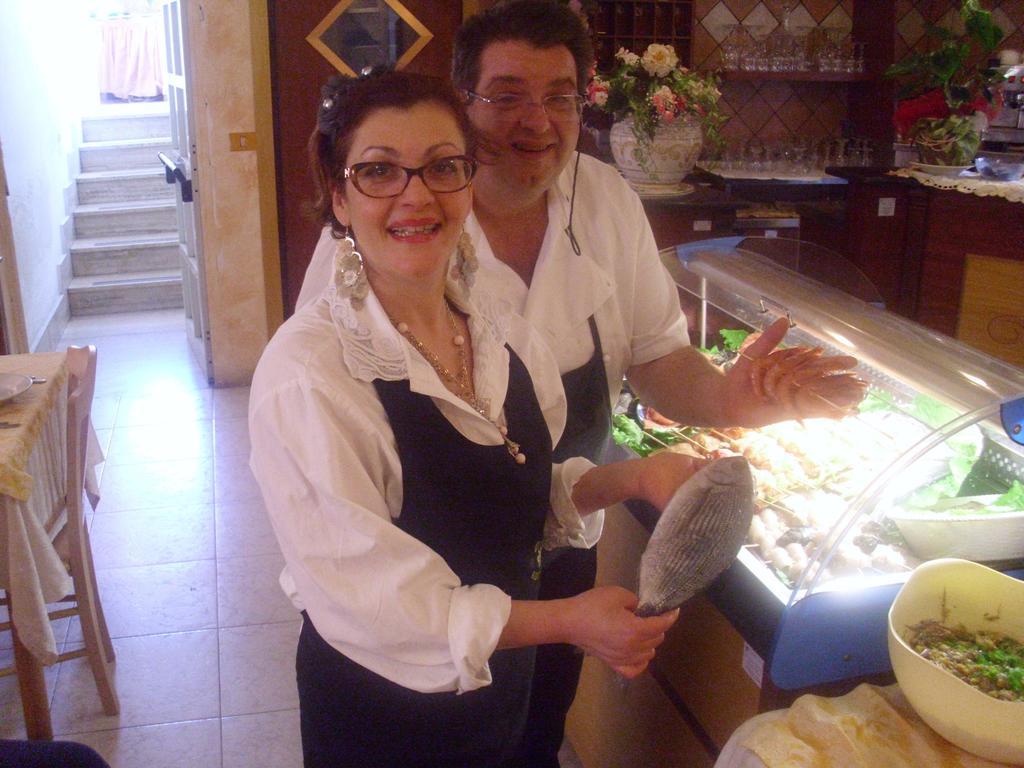 פורצ'י סיקולו Pensione S. Antonio Ristorante Silvia מראה חיצוני תמונה